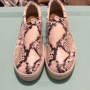 Cream snake print slip-on shoes